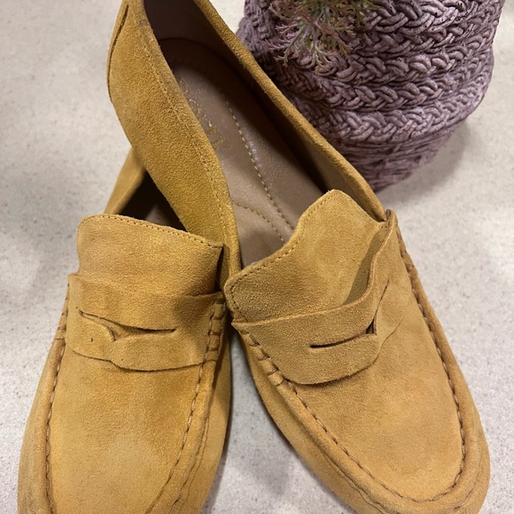 Born Womens Melinda Loafer Flat Shoes Yellow Suede Slip On Penny Solid - Picture 2 of 8